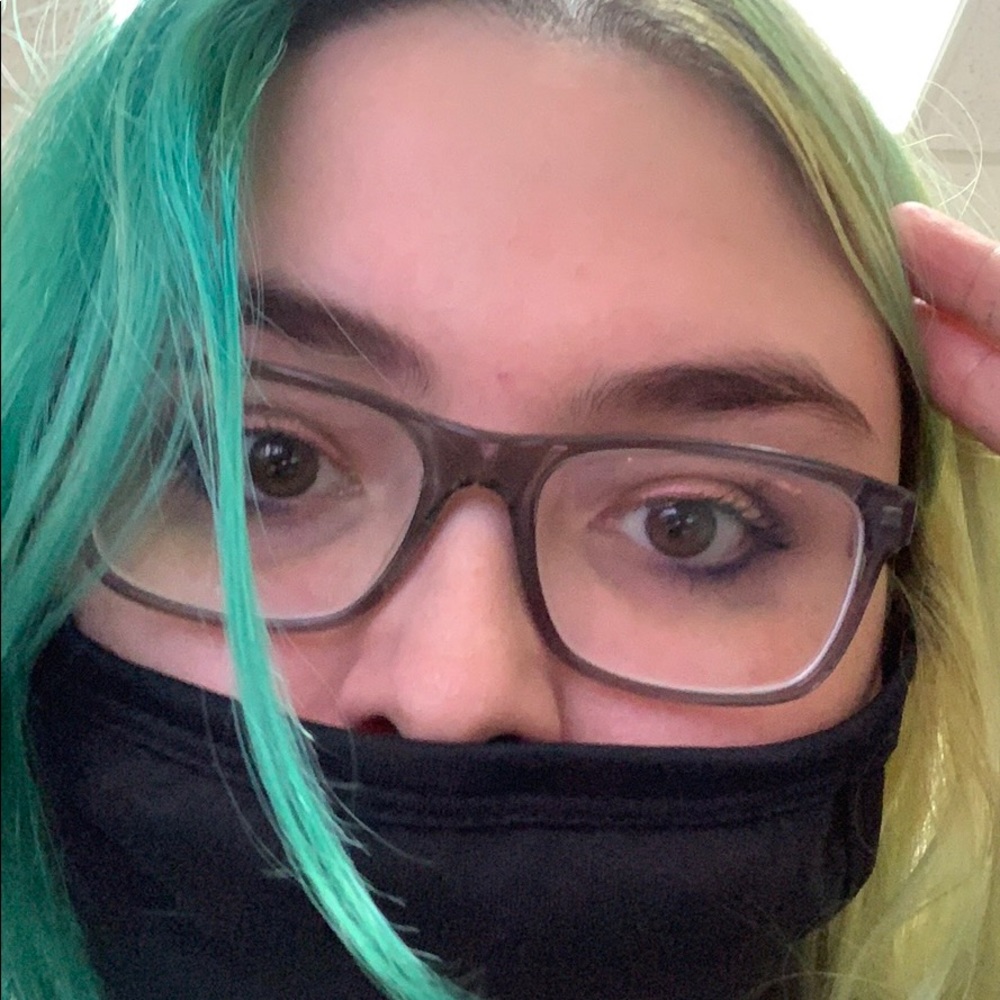 Meet your Posher, Cassandra